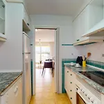 Luz De Luna Moderno En Con Terraza Y Piscina By Family Homes *