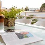 Apartman Luz De Luna Moderno En Con Terraza Y Piscina By Family Homes *