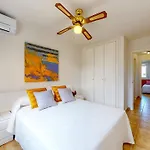Luz De Luna Moderno En Con Terraza Y Piscina By Family Homes Apartment