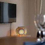 Luz De Luna Moderno En Con Terraza Y Piscina By Family Homes Apartment
