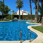 Luz De Luna Moderno En Con Terraza Y Piscina By Family Homes Apartment