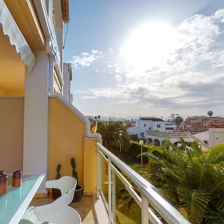 Apartment Luz De Luna Moderno En Con Terraza Y Piscina By Family Homes *