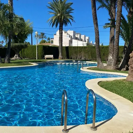 Luz De Luna Moderno En Con Terraza Y Piscina By Family Homes Apartament