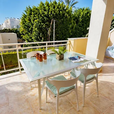 Apartman Luz De Luna Moderno En Con Terraza Y Piscina By Family Homes